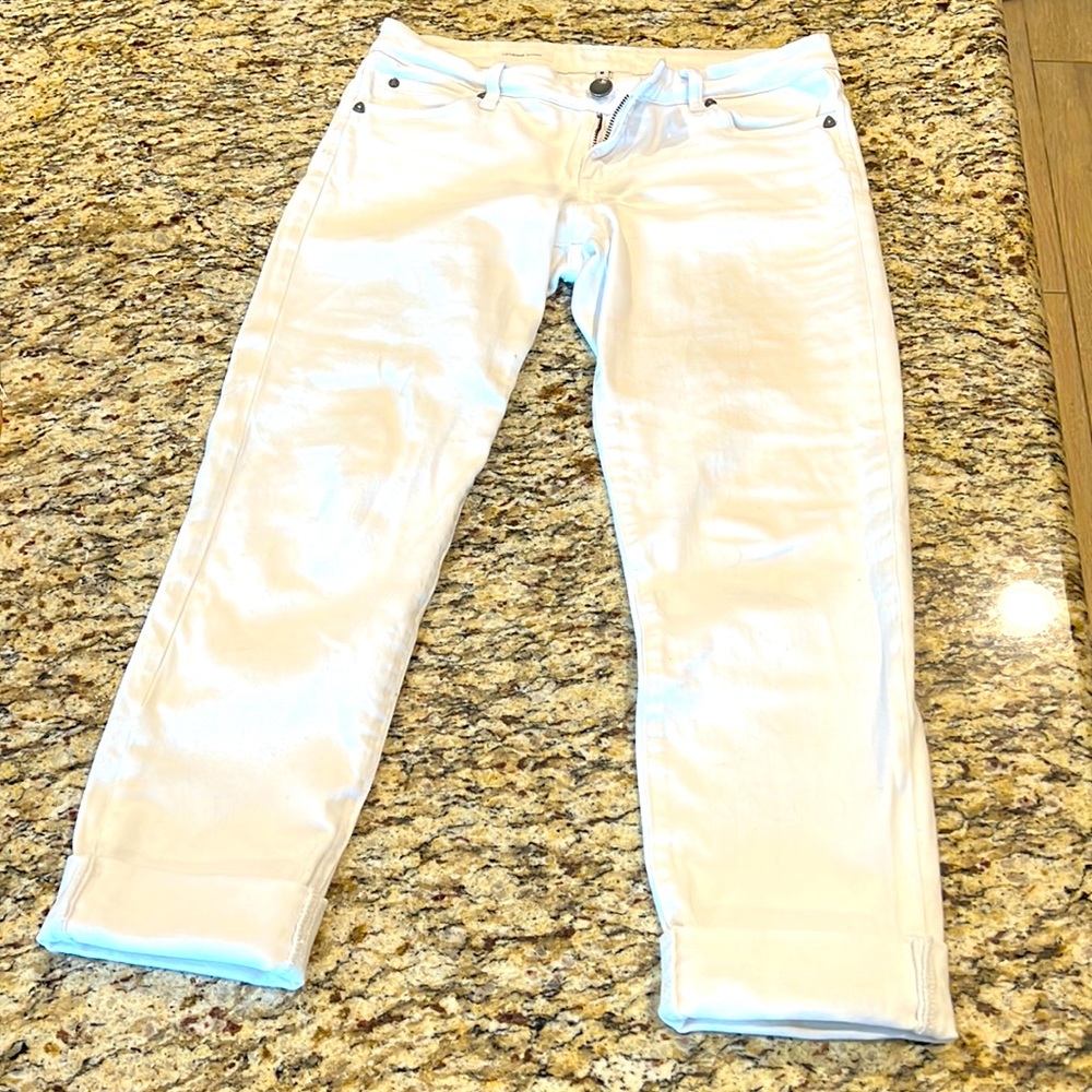 Gently used white Kut jeans. Size 6